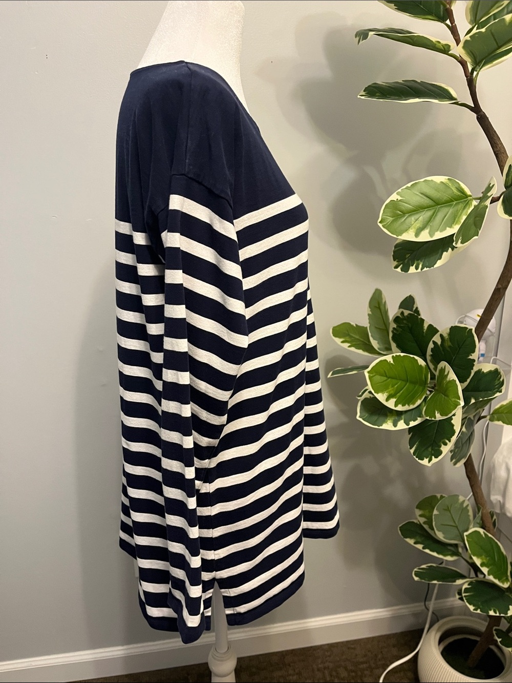 J. Crew Women’s  Navy and White Nautical Crewneck Long sleeved Knit Tunic - Picture 2 of 6